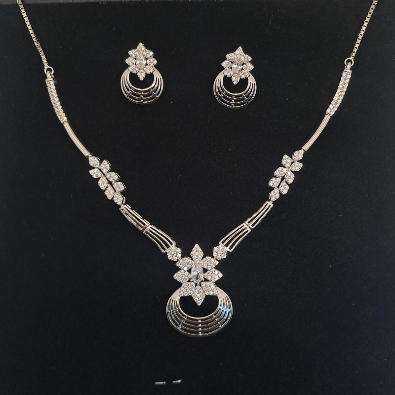 Radiant Floral Diamond-Finish Necklace Set